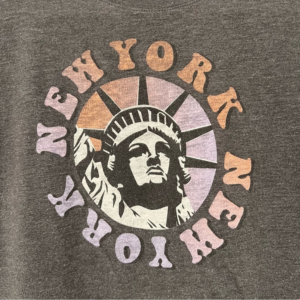 Aeropostale New York Graphic Black Shirt Women’s Size Large Classic Crew Top EUC - Picture 2 of 6